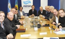 Katopodis con los intendentes en Absa al firmar los convenios por nueva obra pública.