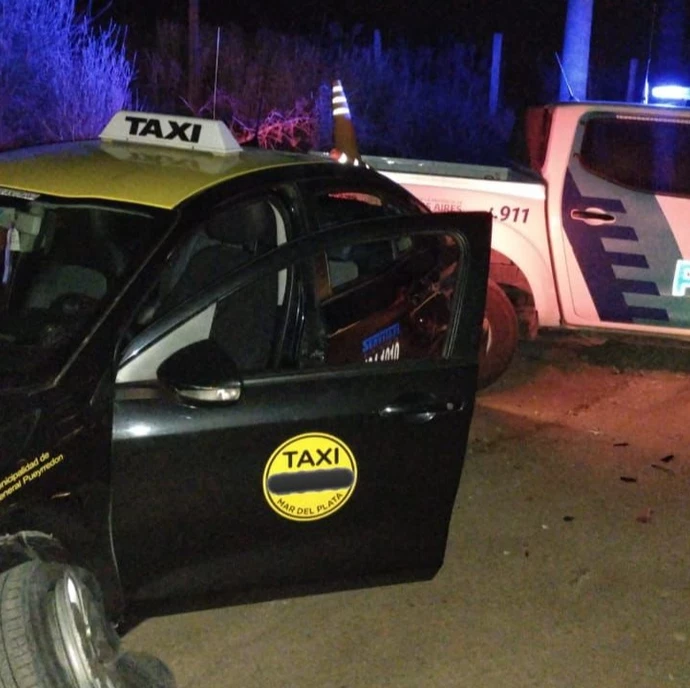 Robaron un taxi y chocaron con un patrullero: uno de los autores tiene 15 años