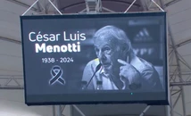 Conmovedor minuto de silencio por Menotti en Vélez - Estudiantes