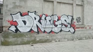 "Drugs": el grafiti realizado por desconocidos sobre el patrimonio histórico nacional. 