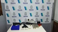 Armas y municiones  halladas en la vivienda del imputado.