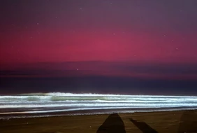 Inédito: tormentas solares provocaron auroras australes en la Costa Atlántica. (Foto: Belu Guardia)