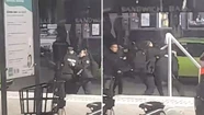 Insólito: tres policías policías se agarraron a trompadas en una terminal de ómnibus