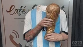 Insólito: decapitaron la estatua de Messi 