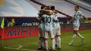 Argentina fue más que Uruguay y consiguió el primer triunfo