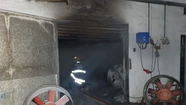 Se incendió un frigorífico en Batán: una empleada debió recibir atención médica