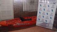 Se metió en una casa y robó un kayak naranja: lo vieron y atraparon