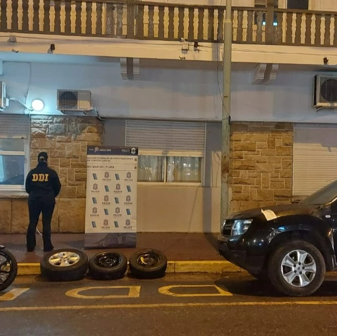 Recuperan dos camionetas y una moto con pedido de secuestro