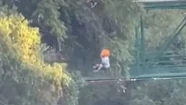 Tremendo video: un nene de 6 años cayó al vacío desde doce metros al romperse la tirolesa