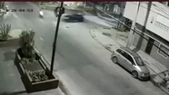 Video: iba a toda velocidad, chocó y mató a un delivery y se quiso escapar 