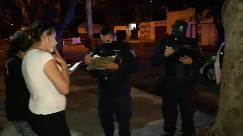 Empezaba la fiesta, llamaron los vecinos y debieron suspenderla