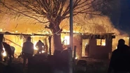 Video: el fuego arrasó con una casa en Batán 