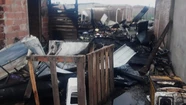 El fuego arrasó una vivienda en Batán: 3 mujeres terminaron en el hospital