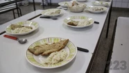 La iniciativa busca generar el hábito del consumo de pescado en los marplatenses. Foto:0223