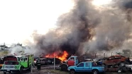 Video: así fue el feroz incendio de autos en el corralón municipal 