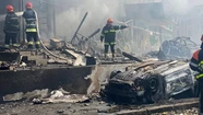 Rusia disparó tres misiles sobre la zona residencial de una ciudad ucrania y mató al menos una docena de personas, entre ellas, un niño. Foto: Reuters