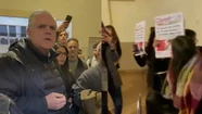 Video: Ricardo López Murphy enfrentó a un grupo de militantes de la UBA que no lo dejaban hablar