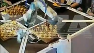 Un robot le fracturó el dedo a un niño durante una partida de ajedrez en Rusia