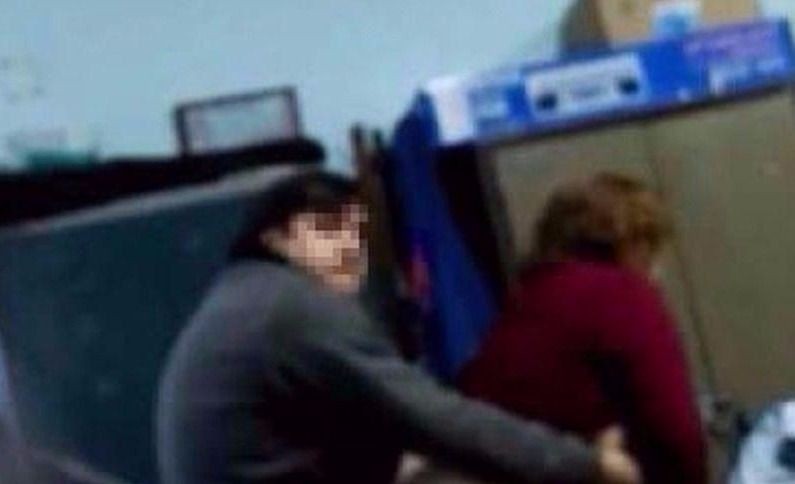 Se film teniendo sexo en la escuela en la que es vicedirector y