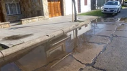 Vecinos de Villa Primera esperan desde hace más de un año una solución para una pérdida de agua