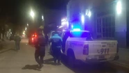 Dos jóvenes a las piñas en las calles de Vidal: uno fue detenido