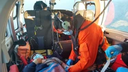 Prefectura aeroevacuó desde un pesquero a un tripulante que sufría una emergencia médica