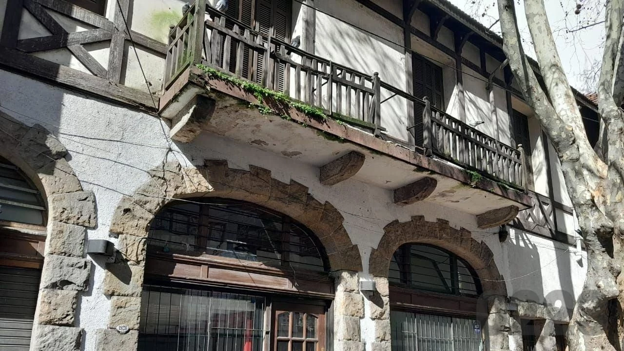 Un balcón de Mitre y Belgrano enciente preocupación entre los vecinos de la zona. Foto: 0223.