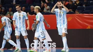 Argentina arrancó la defensa de su título mundial con una amplia goleada ante Estados Unidos