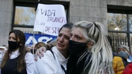 Llantos, abrazos y dolor: 7 postales de la masiva marcha por "Lele" Gatti