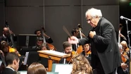 Becerra se desempeñó durante 16 años en la Banda Sinfónica y la Orquesta Infanto-Juvenil.