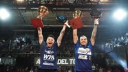 "Tito" Allemandi y "Tolito" Aguirre levantan sus trofeos de campeones del Grand Master. Foto: APT Pádel Tour.