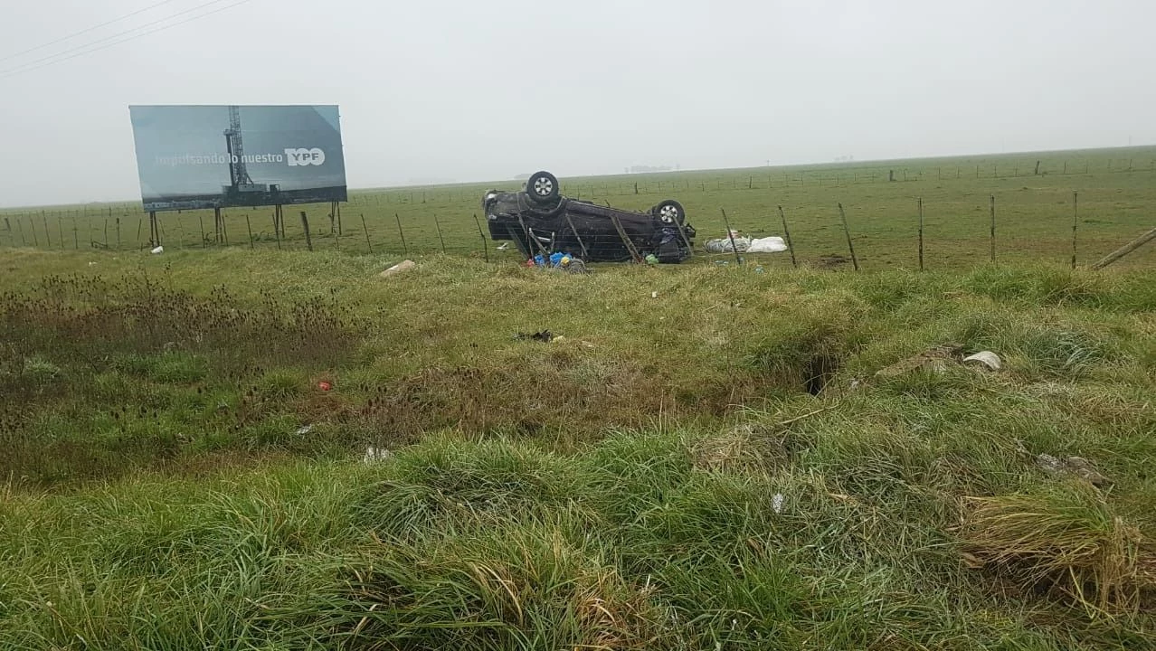 Así quedó la camioneta que volcó en cercanías de Ayacucho.