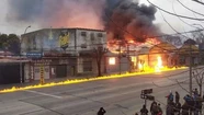 La angustia de 17 trabajadores por el incendio en Juan B. Justo: “Estuvimos llorando toda la noche”