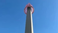 El video promocional muestra cómo cae el preservativo desde la punta del Obelisco.