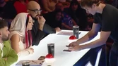 "Dame tu teléfono": un participante de Got Talent intentó seducir a La Joaqui con un truco de magia