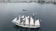 El buque Esmeralda de Chile arriba este viernes al Puerto de Mar del Plata.