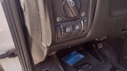 En el auto del delincuente estaba la tarjeta de la mujer.