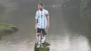 La impresionante gigantografía de Messi sobre un río en India