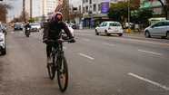 Un ciclista por una avenida: ¿una imagen que pronto será parte de un recuerdo?