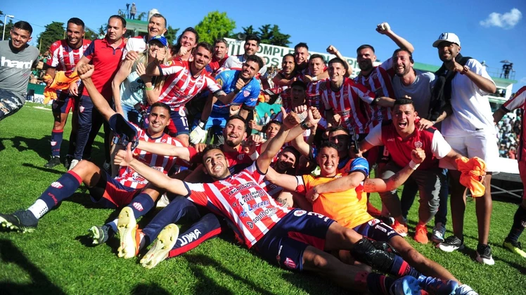 Talleres de Remedios de Escalada goleó y se coronó campeón del