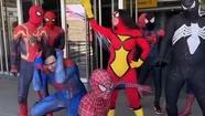 Hombres araña en el Obelisco: se reúnen para batir el récord mundial de gente disfrazada de Spiderman