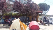 Después del violento desalojo, organizaciones volvieron a acampar frente a Desarrollo Social