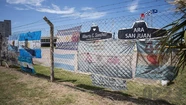 Piden colocar nuevas banderas por el ARA San Juan en la Base Naval: "Ese alambrado es el emblema de nuestra lucha"