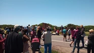 Vecinos de Playa Serena cortan Ruta 11 en reclamo de una ambulancia