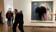 Activistas contra el cambio climático atacaron una obra de Klimt