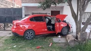 La mujer quedó aplastada entre la pared de su casa y el auto. Foto cortesía La nueva.