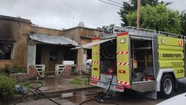 Feroz incendio arrasó con una casa durante la madrugada 