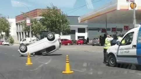 Video: Así Fue El Vuelco Que Protagonizó Un Auto En Juan B. Justo Y ...