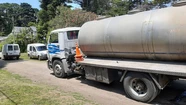 Después de 4 días sin agua, Osse llevó un camión cisterna al Bosque Peralta Ramos