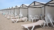 Un balneario de la zona norte de Mar del Plata fue multado por instalar 135 unidades de sombra de más el último verano. Foto: ilustrativa 0223.